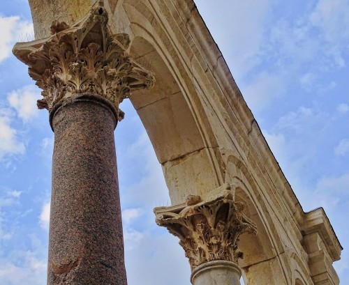 columnar-505566_1280 (1)